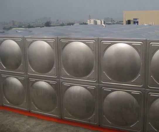 Galvanized water tank